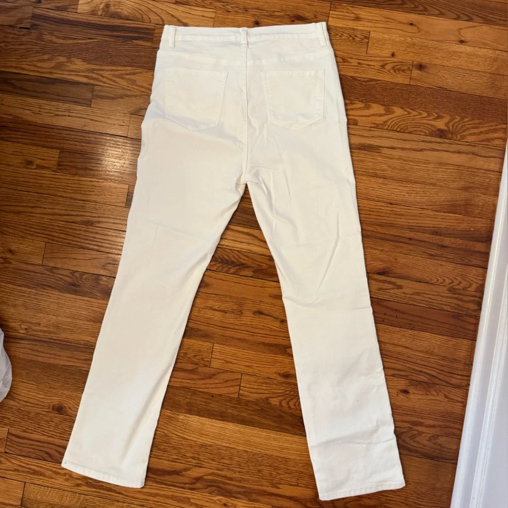 NWT DG2 by Diane Gilman Virtual Stretch Denim Straight-Leg Jean - White, Size 12 - Picture 6 of 7